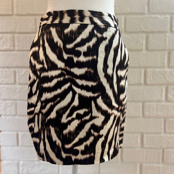 Ann Taylor skirt, animal print, size 2P - Picture 1 of 6